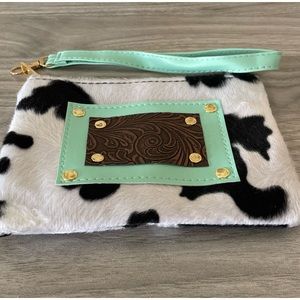 🎉❤️Black Cow Print Detachable Wristlet Pouch Case